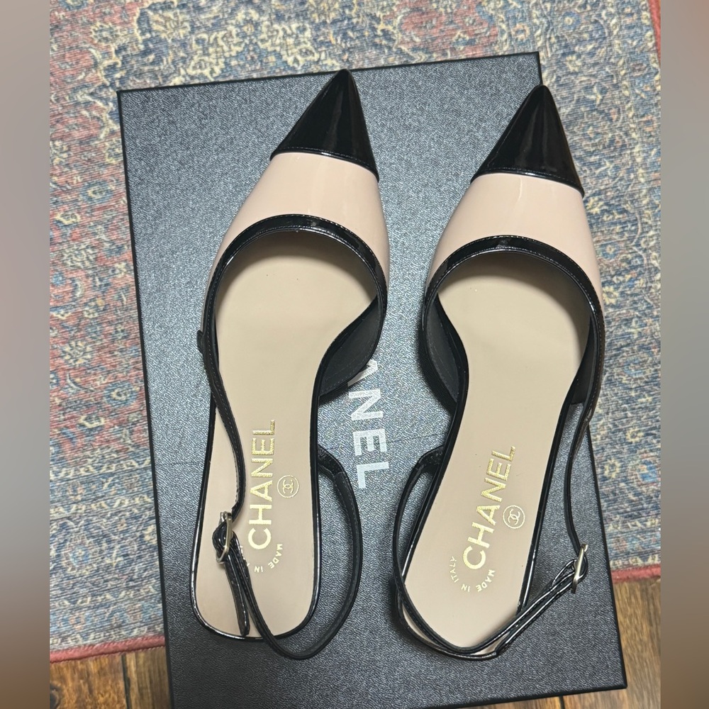 Chanel patent sling back two tone heels - Picture 5 of 7